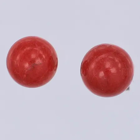 Ett par örhängen, röda stenar, 7mm, saknar stämplar, silver Vikt: 2,2 g