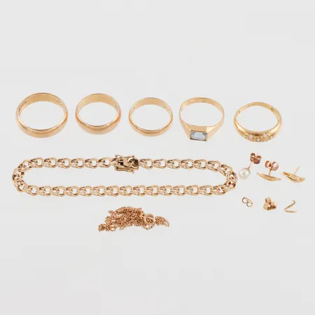 Diverse smycken med slitage/defekter, gravyrer,stenar/pärla, 18k. Vikt: 34,2 g