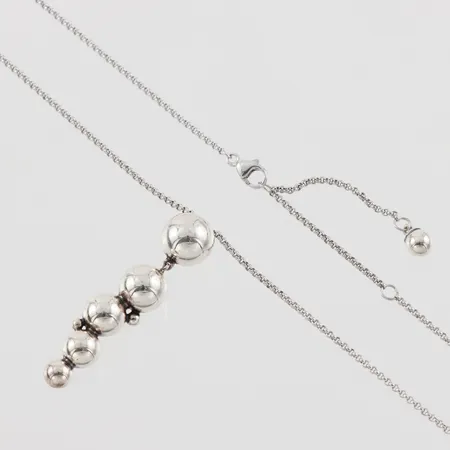 Collier Moonlight Grapes, Georg Jensen, längd ca 58 cm, hängets höjd 41 mm, silver. Vikt: 11 g