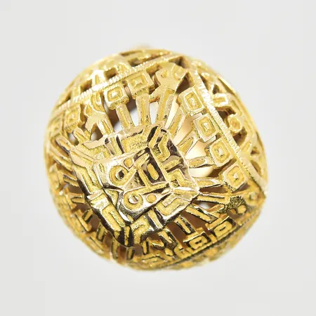 Ring med genombruten kula Ø18 mm, stl 15¾, skenans bredd 3 mm, ojämn skena, ostämplad, 18K. Vikt: 6,7 g