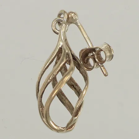 Udda örhänge, längd 25mm, bredd 13mm, silver Vikt: 1,7 g