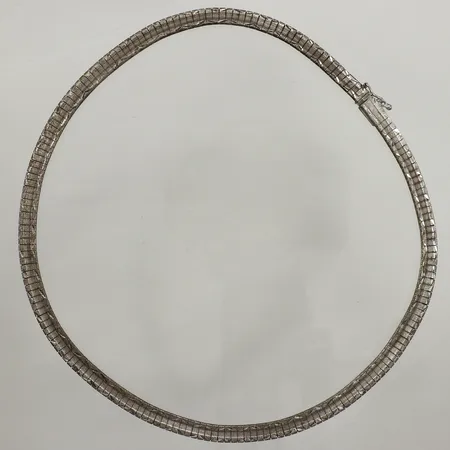 Collier, längd 42,5cm, bredd 5mm, 835/1000 silver  Vikt: 27,3 g