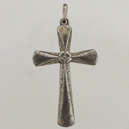 Hänge kors, längd 45cm, bredd 24mm, Svedboms Guldsmeds Ab Hov, år 1946, silver Vikt: 3,9 g