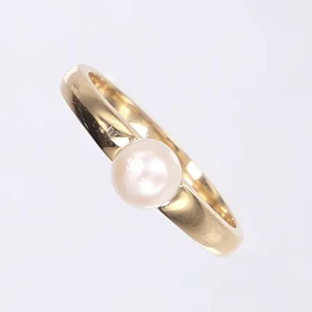 Ring med pärla, GHA, stl 19, bredd 2-6mm, 18K Vikt: 3,3 g