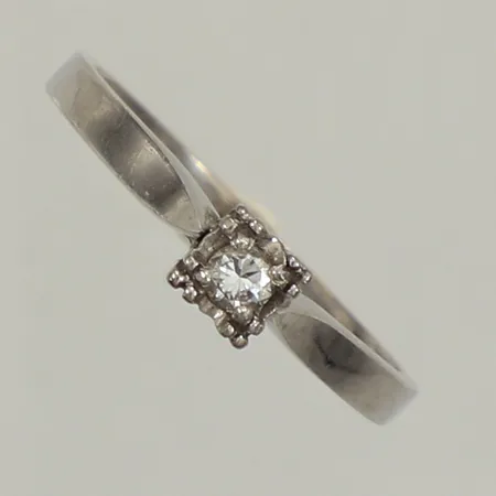 Ring, vitguld, stl 16¼, diamant ca0,07ct enligt gravyr, bredd 1,6-3,9mm, vitguld, 18K Vikt: 2,3 g