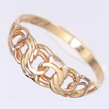 Ring, Bismarck, stl 19¼, bredd 2-7mm, svenska stämplar, 18K Vikt: 1,8 g