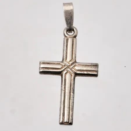 Hänge i silver, Kors, mått 14,3x31,8mm, 925/1000, vikt 1,84g.