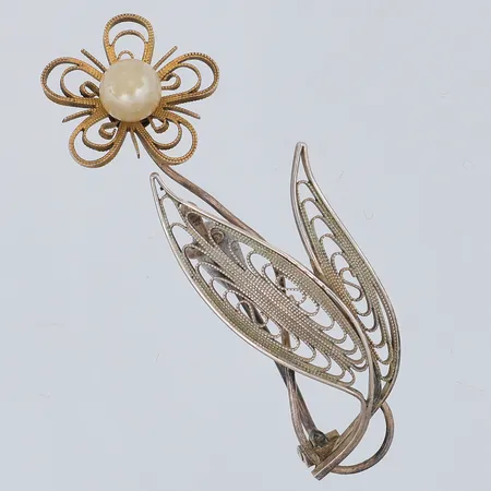 Brosch, filigran, plastpärla, 50mm, Helsingfors, 813/1000 silver Vikt: 3,2 g