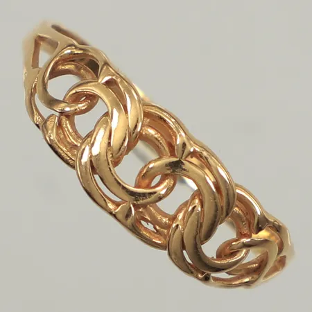 Ring Bismarck, stl 18¾, bredd 6,6mm, 18K  Vikt: 2,1 g