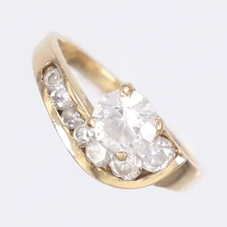 Ring med vita slipade stenar, stl 17, bredd 2-9mm, slitage, 21K Vikt: 4,3 g