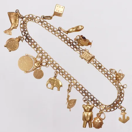 Armband, X-länk med tretton berlocker, längd 20cm, bredd 5mm, Ge-Kå-Smyckek G Kaplan, år 1962, en berlock saknas, missfärgad, 18K Vikt: 15,6 g