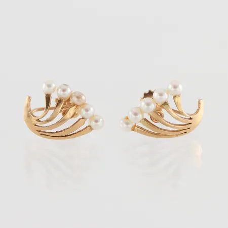 Örhängen paret med odlade pärlor, bredd ca 15 mm, 18k. Vikt: 3 g
