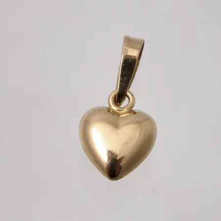 Hänge i 18K guld, Hjärta, mått 7x13,8mm, tillverkad av Guldteknik i Köping AB, vikt 0,27g.	
