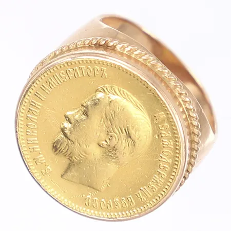 Ring med mynt, stl ca 20, bredd 6-25mm, mynt Kejsardömet Ryssland 10 rubel 1900, skrapmärken på mynt, ostämplad ring, mynt 21,6K ring 14K Vikt: 19,6 g