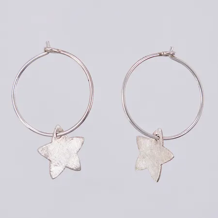 Ett par örhängen, Stjärna, längd: ca 3,2cm, bredd: ca 1-14mm, stämplad SFB, 925/1000, silver Vikt: 2,4 g