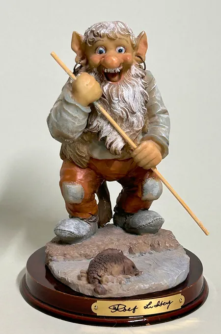 Figurin, troll av Rolf Lidberg, RBA Olofström, konstmassa, svans i gummi, bortfall på sockel. inga tillbehör Vikt: 0 g