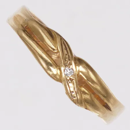 Ring, vit sten, stl 18, gravyr, 18K  Vikt: 1,6 g