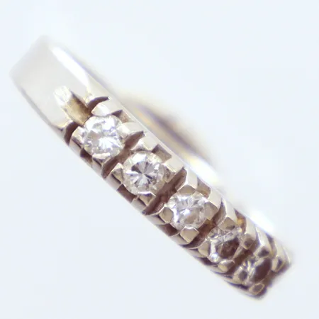 Ring, vitguld, Ø17mm, diamanter 5 x 0,04ct, 14k Vikt: 2,9 g