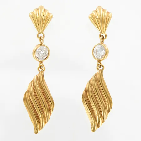 Ett par örhängen med stenar, 50mm, 18K Vikt: 3,8 g