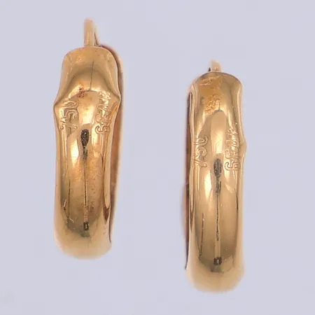 Ett par örhängen, 13mm, skeva, 18K Vikt: 0,6 g