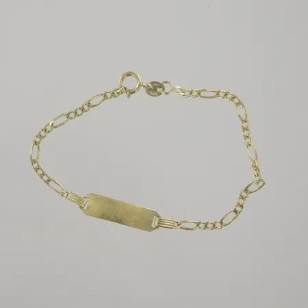 Armband med bricka, längd 13,5 cm, 18K Vikt: 1,6 g