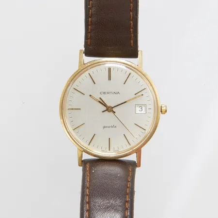 Herrur Certina 14K, quartz, datum, slitet läderarmband, gravyr, inga övriga tillbehör.  Vikt: 0 g