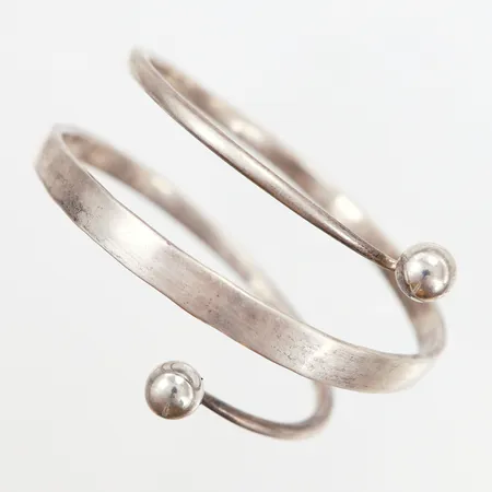Stelt armband, innermått ca 20cm, bredd: 2-9mm, Åke Landström, silver 925/1000 Vikt: 57,2 g