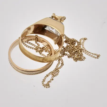 Diverse defekt guld, 18K, bruttovikt 6,47g, ca nettovikt 6g.