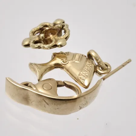 Defekt guld, 14K, vikt 3,15g.