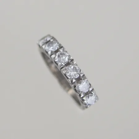Ring med diamanter 6 x 0,10ct, ingraverat 0,64ct, Ø 15 mm, bredd 3,7 mm, graverad, 18K Vikt: 4,5 g