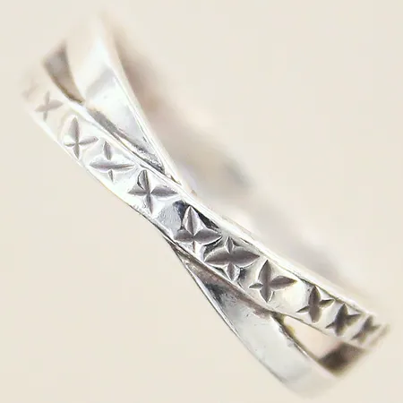 Ring, stl: 19, bredd: 2,4-5,5mm, silver 925/1000 Vikt: 3,3 g