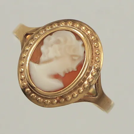 Ring, camé, stl 17, bredd 1,9-13,1mm, 18K Vikt: 1,6 g