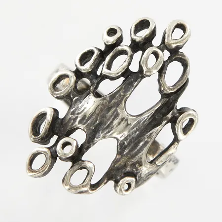 Ring, stl 18, något justerbar, bredd 5-29mm, silver 925/1000 Vikt: 5,6 g