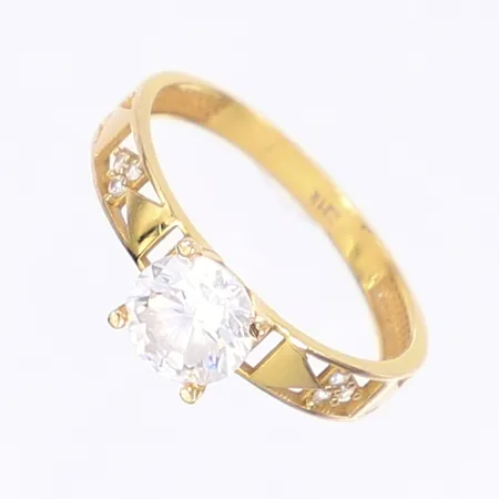 Ring med slipade vita stenar, stl 18, bredd 2-5mm, 21K Vikt: 2,1 g