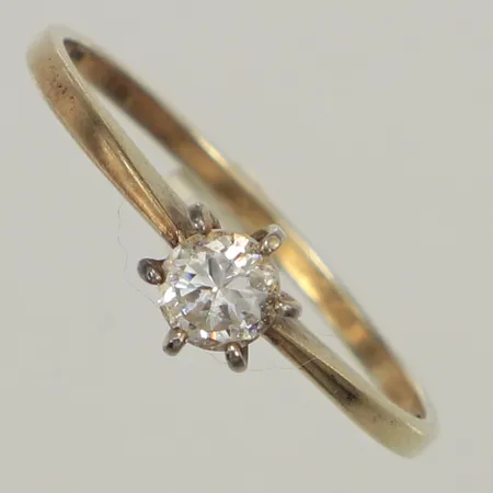 Ring, vit sten, stl 20, bredd 1,5mm, förgyllt silver 925/1000 Vikt: 1,3 g