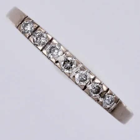Ring med diamanter 7x ca 0,02ct, stl: 17, 18K Vikt: 2,2 g