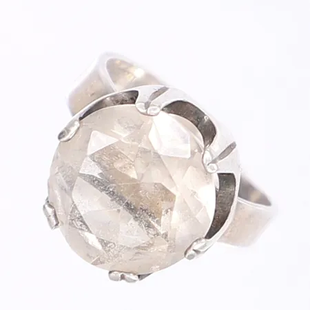 Ring med bergkristall och justerbar ringskena, Bengt Hallberg Köping 1975, stl 18½, bredd 3-15mm, 925/1000, Bruttovikt: 7,3g Vikt: 7,3 g