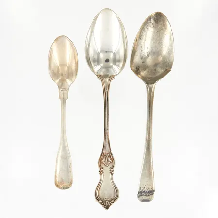 Tre skedar, 18cm, 17cm, 14cm, silver 830/1000 Vikt: 100 g