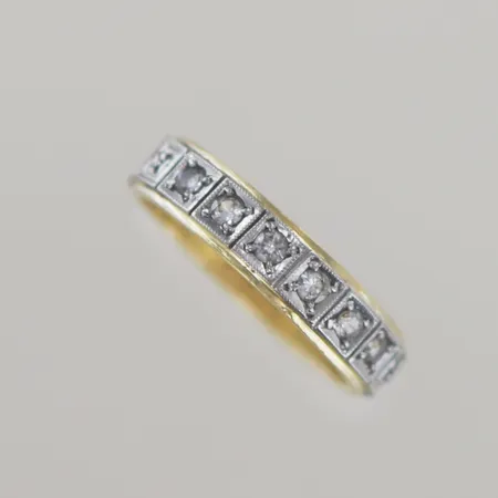 Ring med stenar , Ø 16,75 mm, röd/vitguld 18k  graverad Vikt: 4,7 g