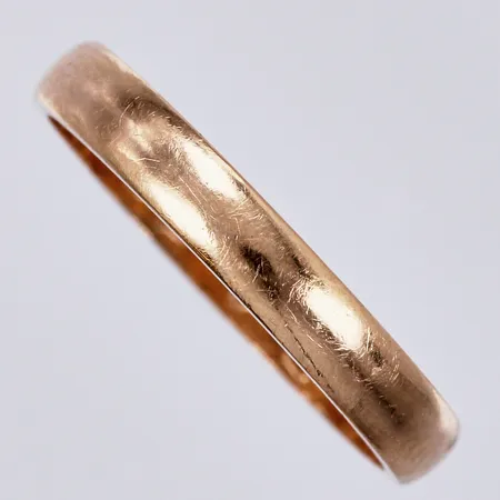 Ring, graverad, stl: 17½, bredd: ca 3mm, 18K Vikt: 3,1 g