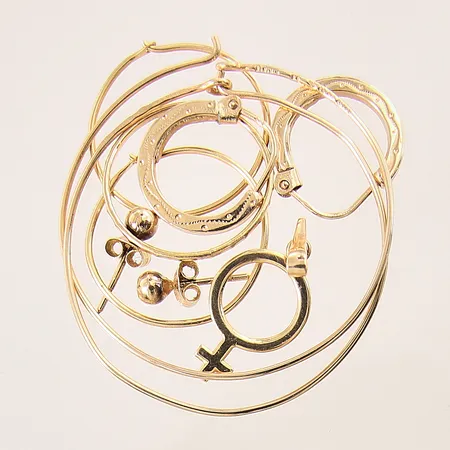 Guldsmycken, bucklor, skevheter, 18K  Vikt: 5,7 g
