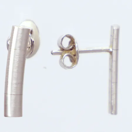 Ett par örhängen vitguld, längd 15,5mm, bredd 3,3mm, 14K Vikt: 1,6 g