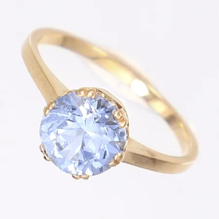 Ring med blå sten, stl 18, bredd 1,5-8mm, tillverkad i Göteborg 1950, 18K Bruttovikt: 2,8g Vikt: 2,8 g