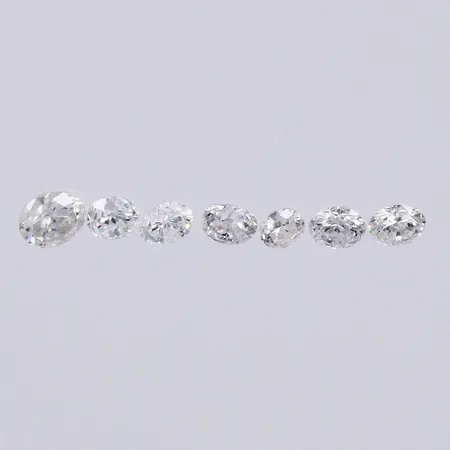Lösa diamanter ca 7st blandade storlekar, 1xca0,16ct, 1xca0,10ct, 4xca0,09ct, 1xca0,05ct, totalt ca 0,67ct W-Ca/P sämre kvalitet, nagg  Vikt: 0 g