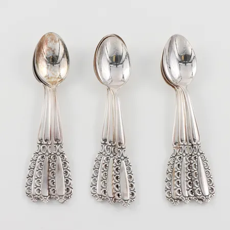 Skedar 12 st, längd ca 11.5 cm, silver. Vikt: 133,6 g