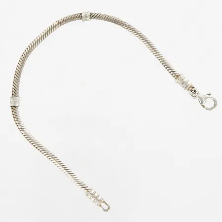 Armband, med plats för Pandora- berlocker, längd: 18,5cm, bredd: 2,9-4mm, lås troligtvis utbytt till kabinhake, silver 925/1000 Vikt: 11 g