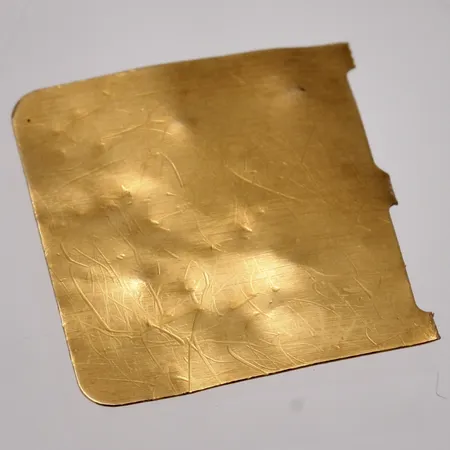 Defekt guld, 18K, vikt 0,85g.