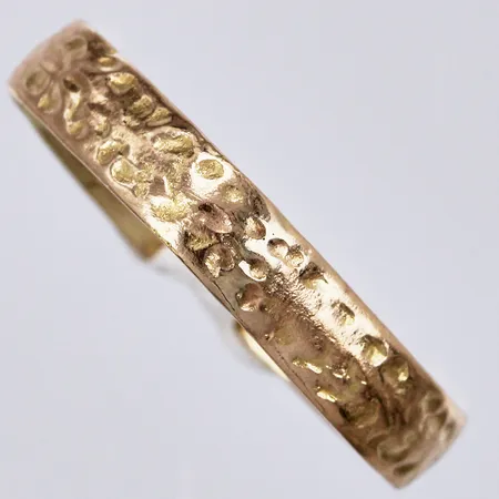 Ring, avklippt, graverad, 18K Vikt: 2,2 g