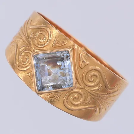 Ring, syntetisk spinell, 17¼, Ljungström år 1961, 18K Vikt: 4,2 g