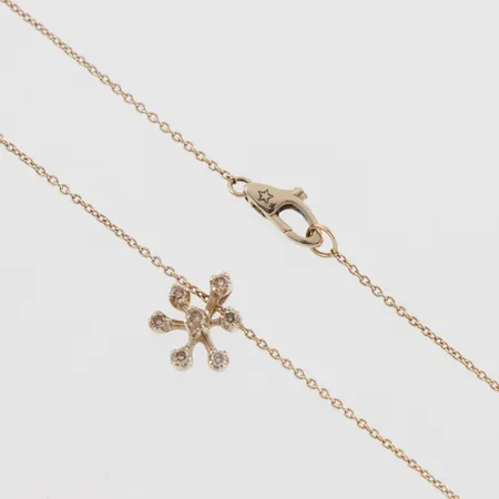 Collier med hänge vitguld , diamanter ca 1x0,03ct och ca 5x0,02ct, längd ca 40 cm, hängets höjd ca 10 mm, 18k. Vikt: 2,3 g